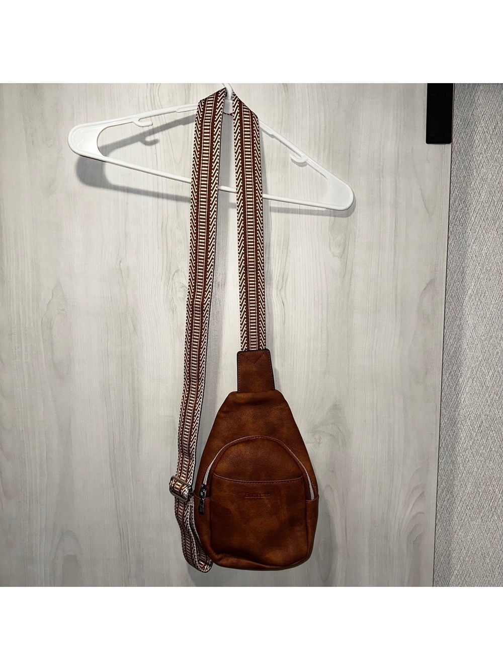 Horsecret Brown Leather Crossbody Sling Bag with Adjustable Patterned Strap